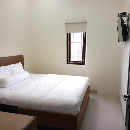 Clean & Comfort Homestay アンボン エクステリア 写真